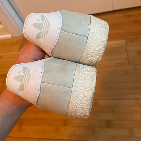 Adidas mint green 3 stripe sz 8 shoes - Picture 2 of 5